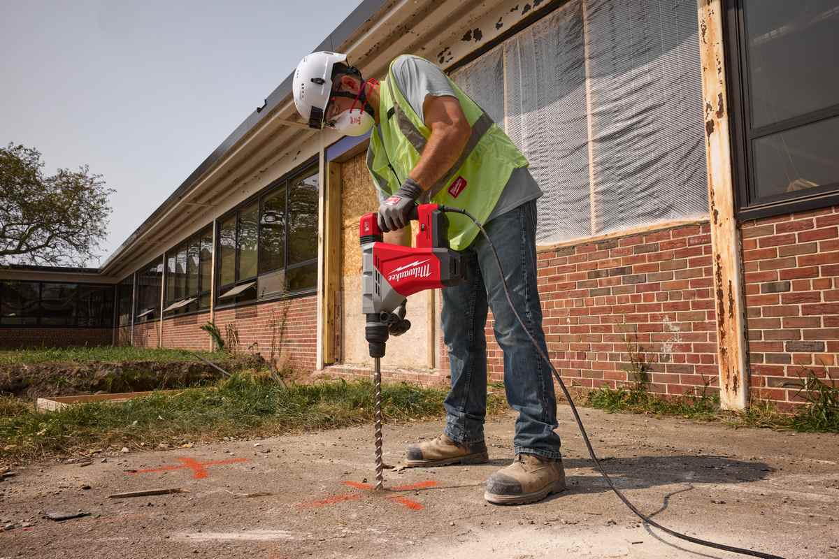 ciocan demolator Milwaukee