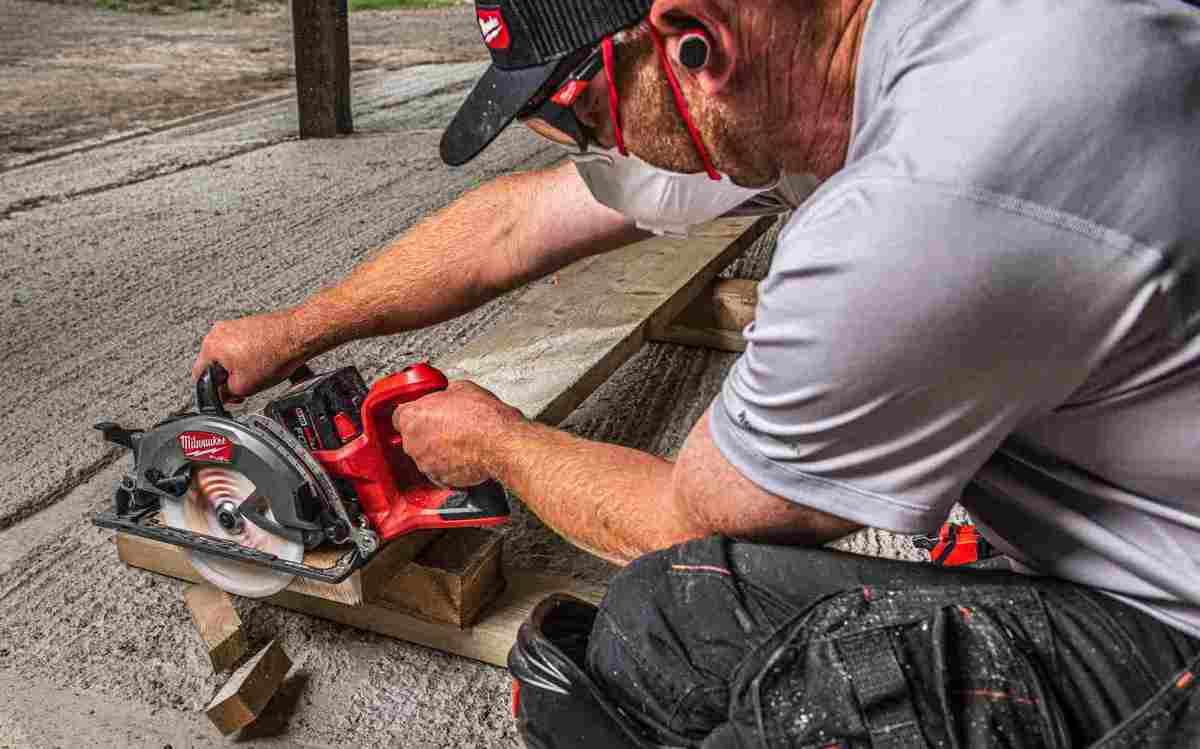 prezentare fierastrau milwaukee