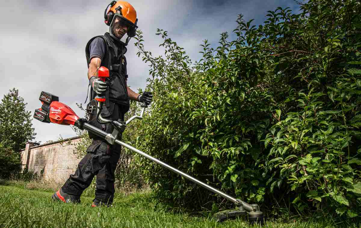 motocoasa milwaukee M18 fuel