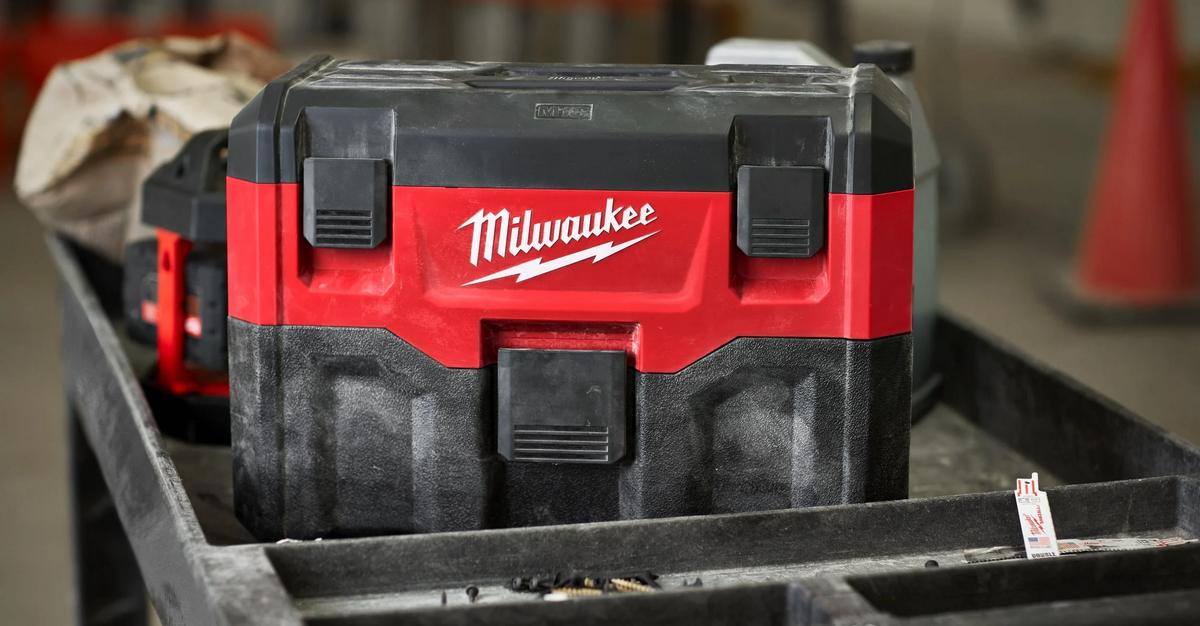 prezentare aspirator milwaukee