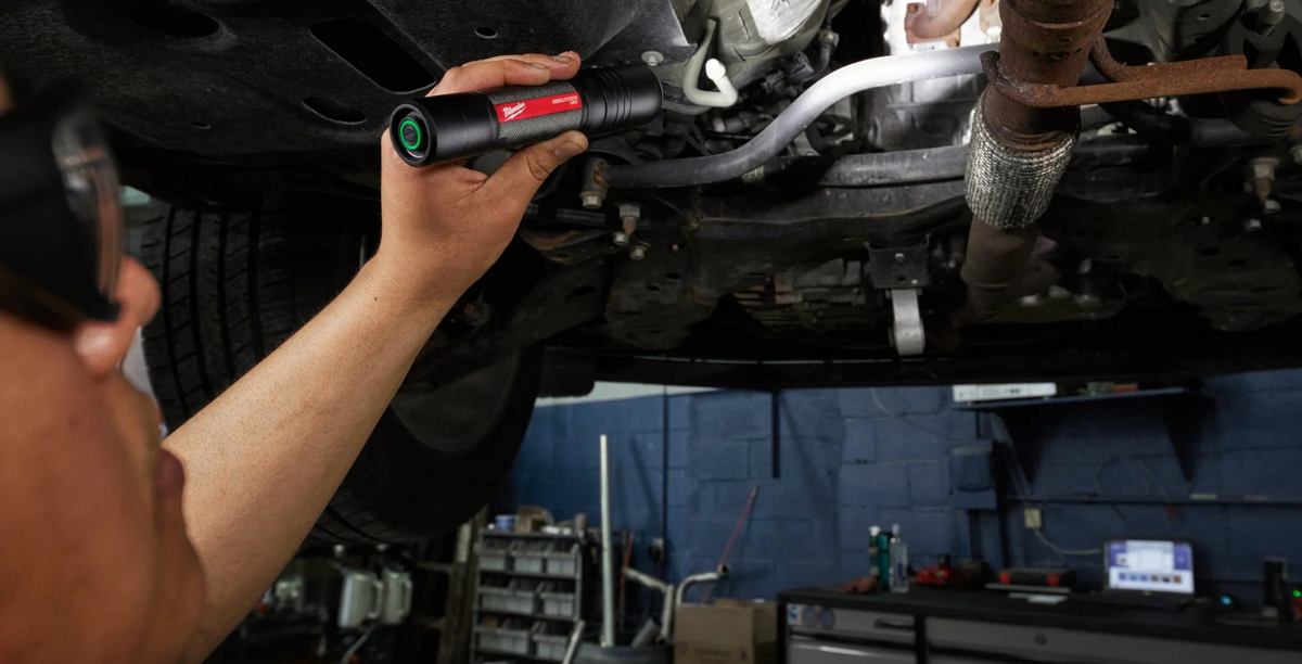 utilizare lanterna milwaukee