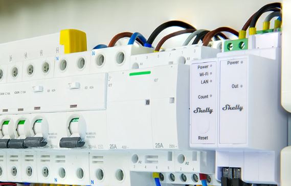 Imagine SHELLY PRO 3EM-120A releu montat pe sina DIN
