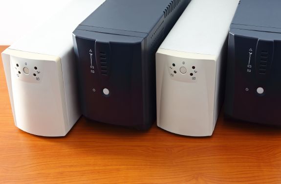 UPS pentru protectie eficienta a echipamentelor.