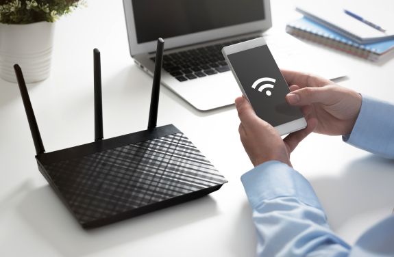 Wi-Fi-ul bazat pe fibra optica este mai stabil si mai rapid.