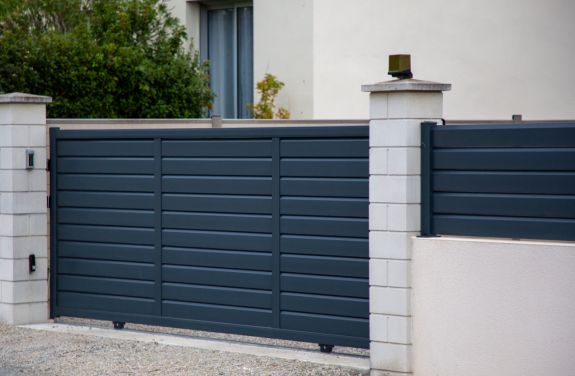 Solutii de automatizare - kit cu motor pentru porti culisante.
