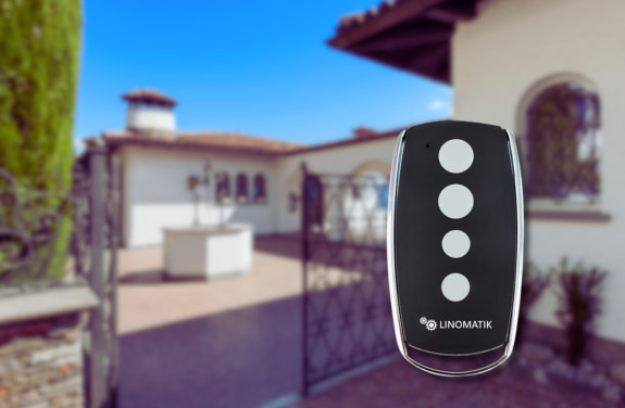 Automatizare poarta batanta cu telecomanda pentru acces usor.