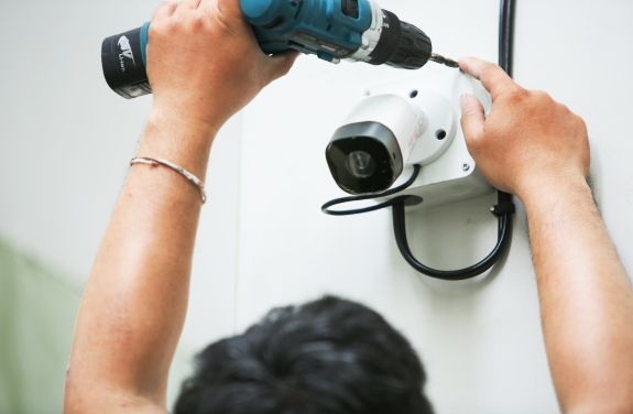Avantajele unei camere de supraveghere cu DVR inclus pentru stocare locala.