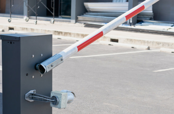 Bariere auto pentru organizarea traficului de vehicule.