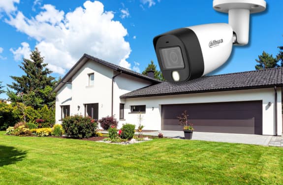 Camere supraveghere exterior.
