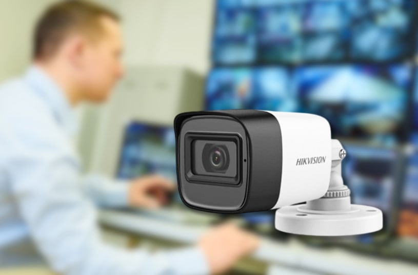 Camera cu lentila fixa pentru supraveghere exterior.