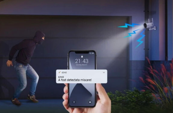 Camera de supraveghere cu panou solar si cartela SIM.