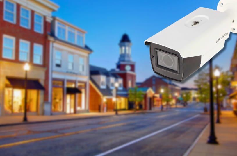 Camere supraveghere exterior profesionale cu auto-focus.