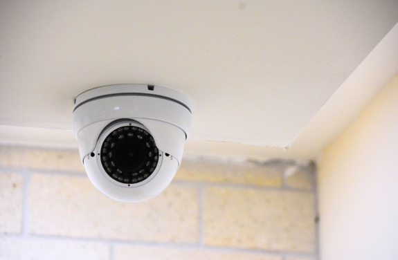 Camera cu infrarosu pentru supraveghere continua.