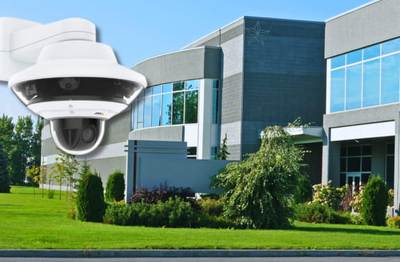 Camera supraveghere exterior cu autofocus si autopilot.