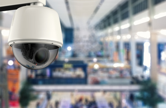 Camere supraveghere exterior cu auto-focus.