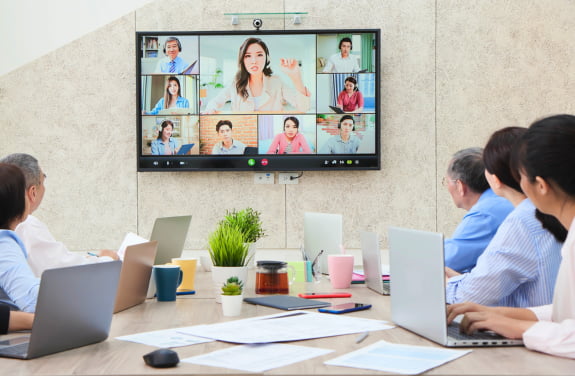 Ce este un display interctiv 4K cu UHD.