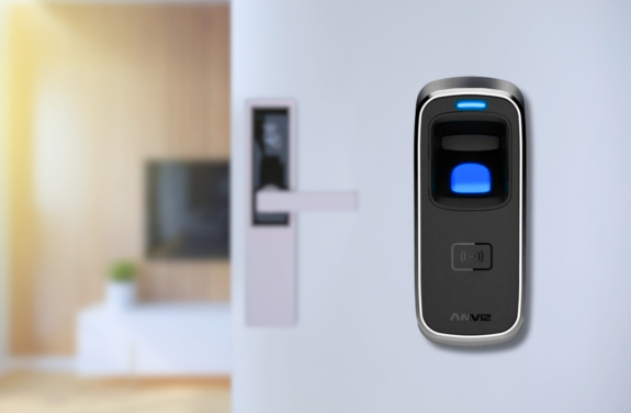 Control acces TCP-IP cu cititor de amprenta si card.