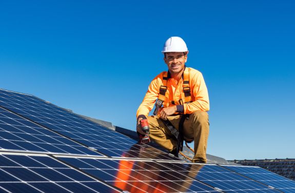 Cum sa masori eficienta panourilor fotovoltaice prin analiza factorilor de influenta.