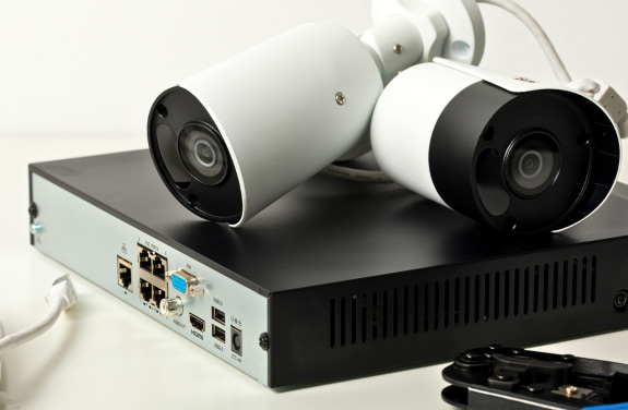 DVR 4 canale pentru monitorizare locuinte, birouri, magazine.
