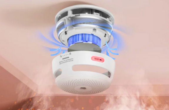 Detector de fum pentru protectie impotriva incendiilor.