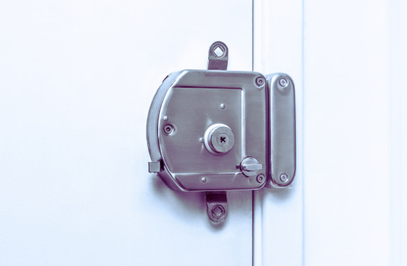 Incuietoare pentru mobilier.