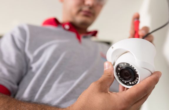 Instalarea corecta a unei camere video pentru casa pentru securitatea locuintei.