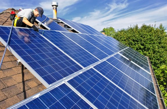 Invertor solar pentru eficienta energetica si economii.