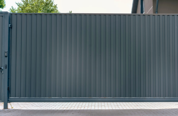 Automatizare porti culisante pentru trafic intens.