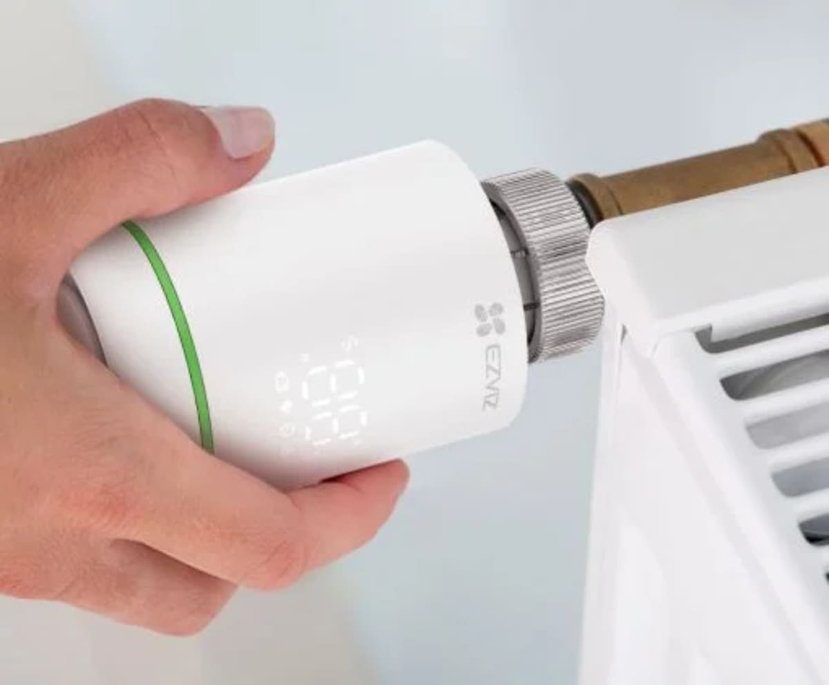 Kit smart pentru control temperatura calorifere.