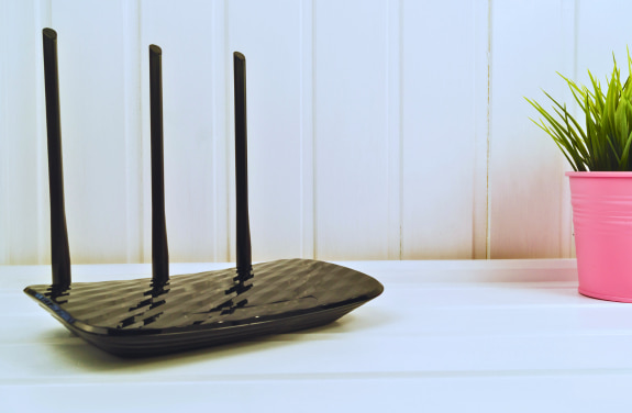 Router wireless 4G cu UPS.