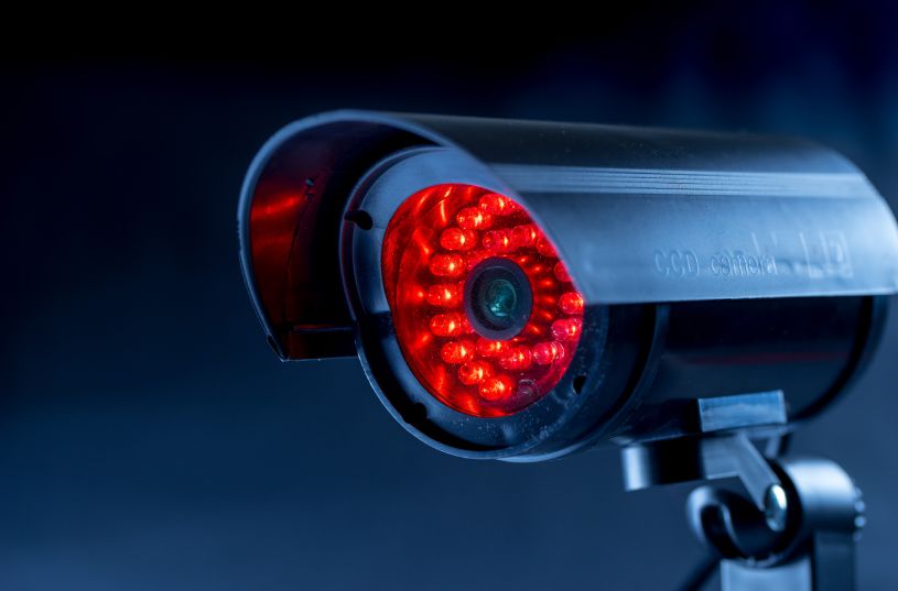 Camera de supraveghere cu infrarosu pentru vedere pe timp de noapte