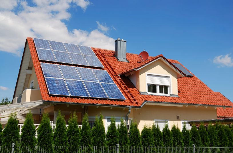 Cat tine o baterie pentru panouri fotovoltaice?