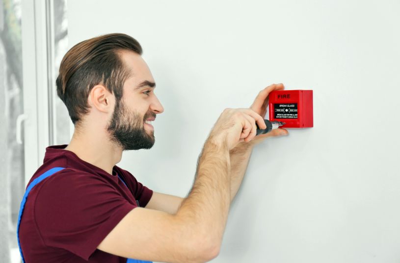 Ce face un detector de fum adresabil diferit de unul conventional?