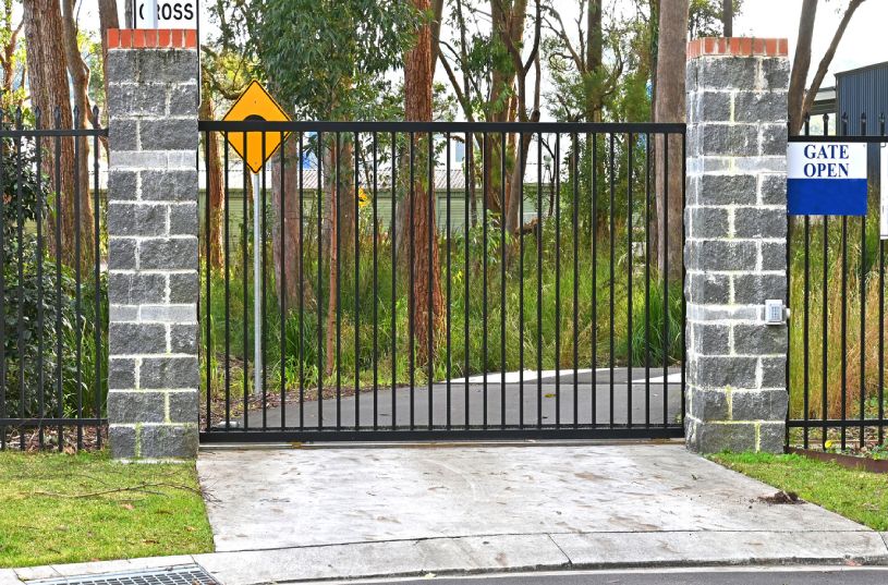 8 motive ca sa alegi o automatizare pentru porti metalice