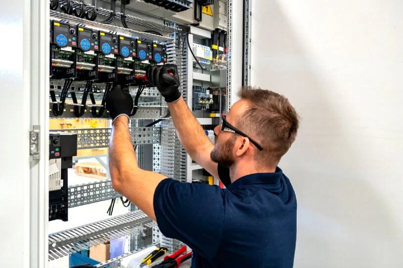 10 semne ca trebuie sa schimbi tabloul electric