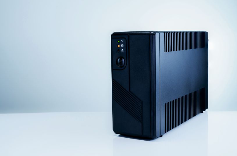 Tot ce trebuie sa stii: UPS vs Rack