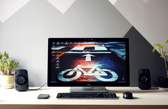 Monitoare de calculator wireless prin transmiterea semnalului video prin Wi-Fi Direct.