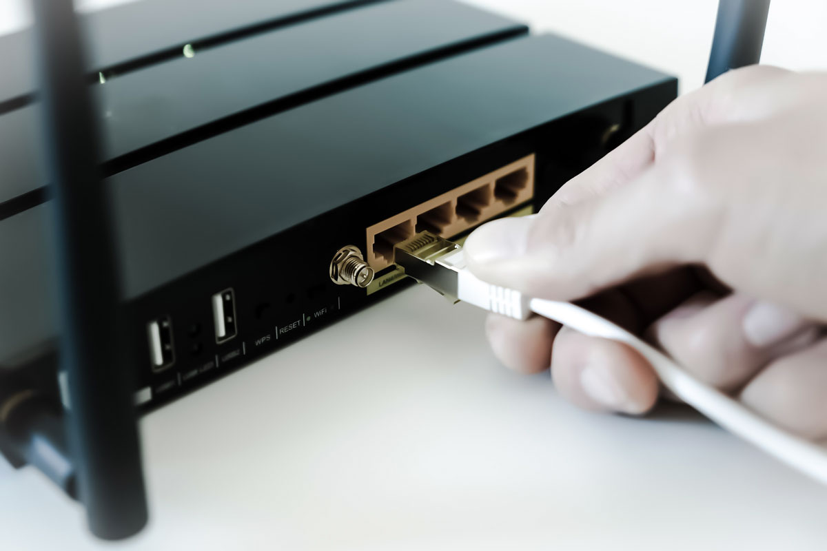 Prim-plan al unui dispozitiv wireless cu butoane, evidentiind detaliile si designul sau modern.