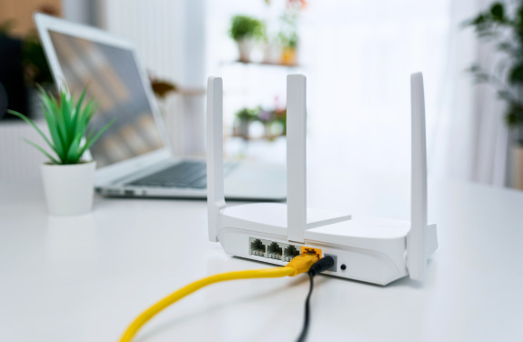 Router wireless 4G pentru conexiune rapida.