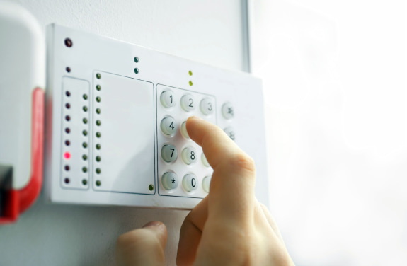 Tastatura este interfata prin care utilizatorul controleaza sistemul de alarma.