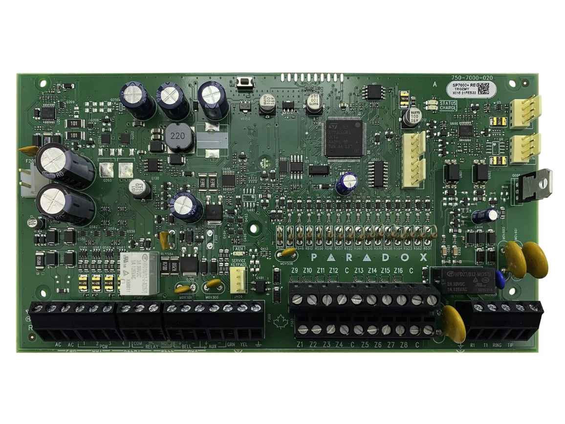 Centrala alarma antiefractie cablata Paradox SP7000+, 16 zone extensibile la 32, 2 partitii, 32 utilizatori, 4 PGM, StayD, SP700